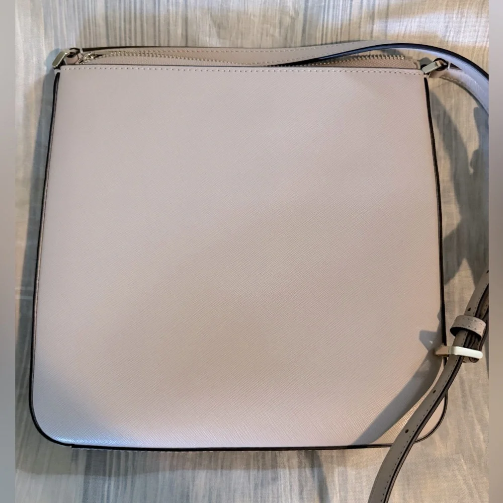 Kate Spade New York Saffiano Leather Crossbody - Like New - Picture 4 of 10